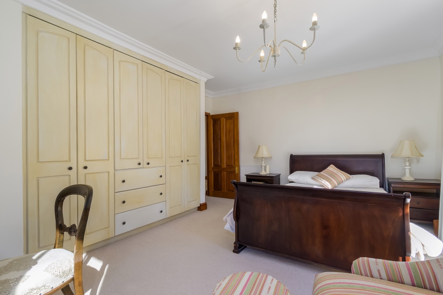 7 Bedroom Property for Sale in Zwaanswyk Western Cape